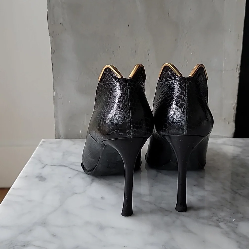 Lanvin black snakeskin heels with gold arched detailing  7 ½ - Picture 2 of 10